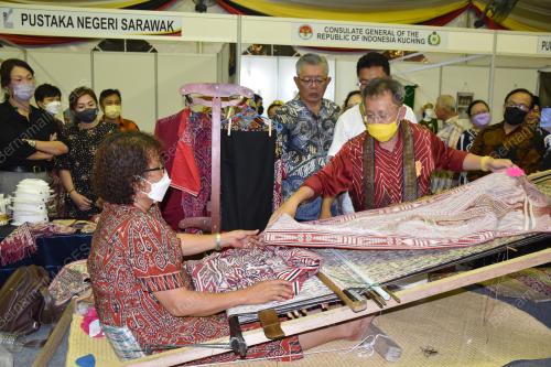 DATUK SERI DR SIM KUI HIAN