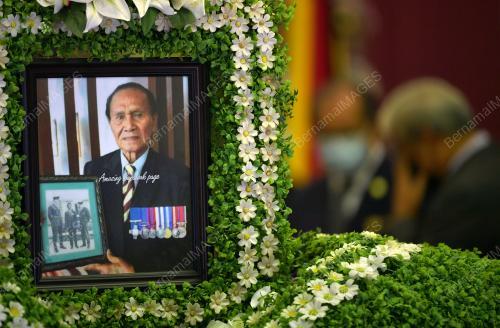 MENDIANG DATUK AWANG RAWENG