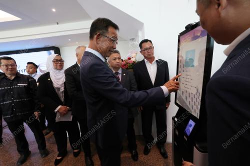 DATUK SERI ABDUL KARIM RAHMAN HAMZAH