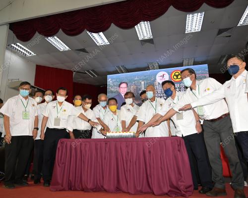 TAN SRI ABANG JOHARI TUN OPENG