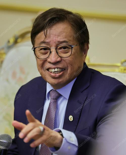 TAN SRI ABANG JOHARI TUN OPENG
