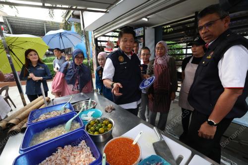 DATUK LUKANISMAN AWANG SAUNI