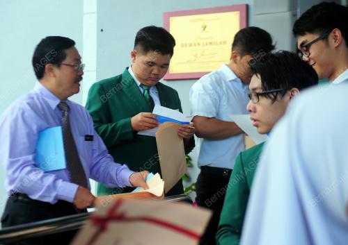 SK02_24032017_HADIAH_PELAJAR