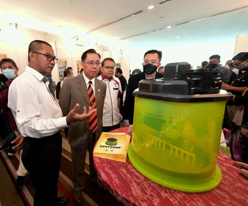 DATUK SERI DR STEPHEN RUNDI UTOM