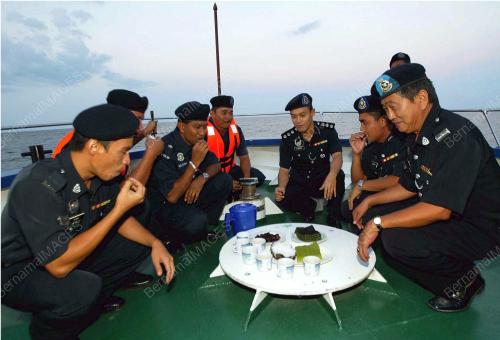 POLIS_BERBUKA PUASA