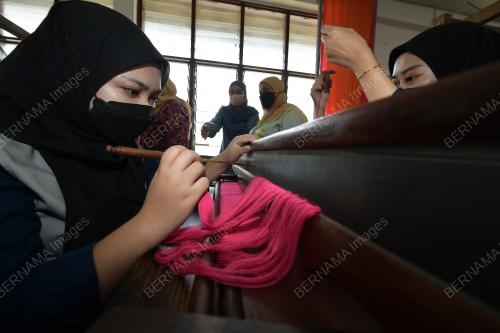 PELATIH KRAF IKN