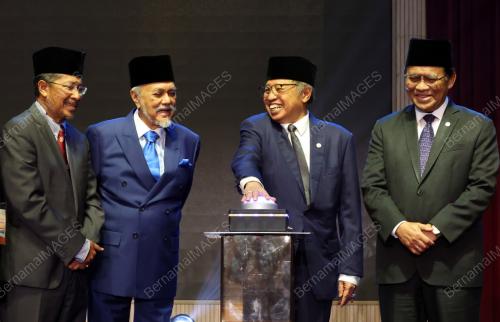 TAN SRI ABANG JOHARI TUN OPENG