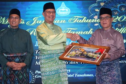 DATUK SERI JULAIHI NARAWI