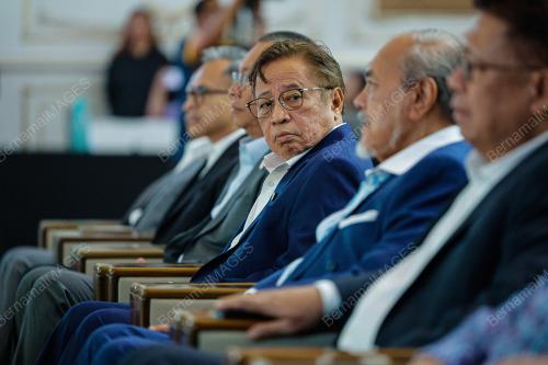 TAN SRI ABANG JOHARI TUN OPENG