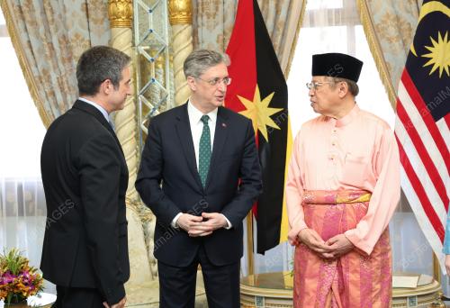 TAN SRI ABANG JOHARI TUN OPENG