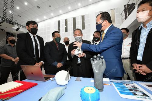 DATUK ROLAND SAGAH WEE INN