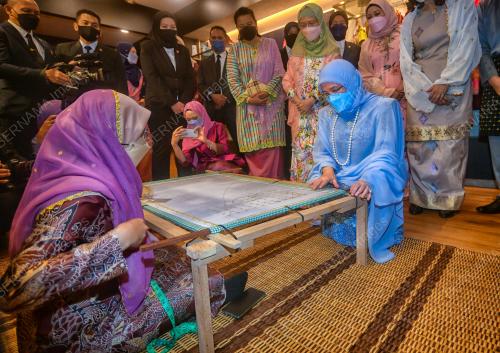 TUNKU HAJAH AZIZAH AMINAH MAIMUNAH ISKANDARIAH