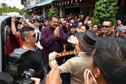 SK02_28042019_STEVEN_SEAGAL