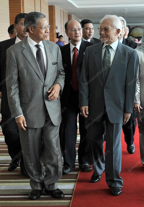 DATUK SERI MUSTAPA MOHAMED