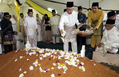 MOHD NAJIB TUN ABDUL RAZAK