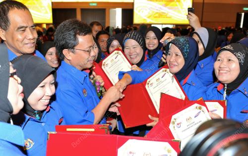 DATUK SERI MOHD SHAFIE APDAL