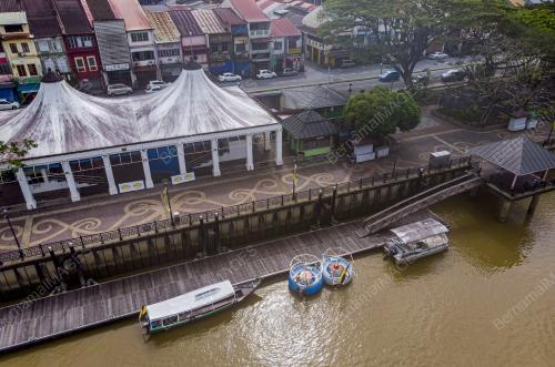 TEBINGAN SUNGAI KUCHING LENGANG