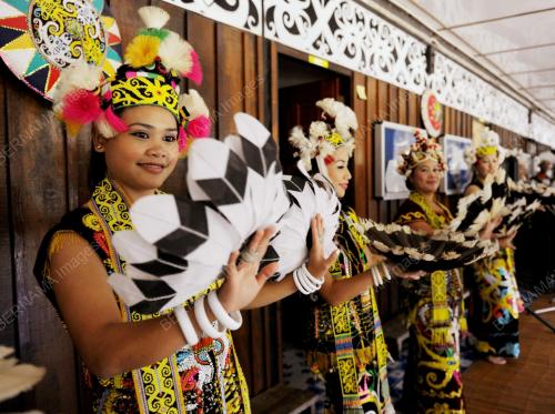 SAMBUT GAWAI