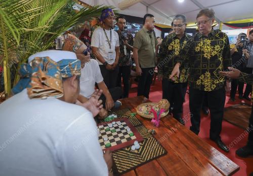 TAN SRI ABANG JOHARI TUN OPENG