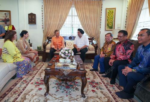 TAN SRI ABANG JOHARI TUN OPENG