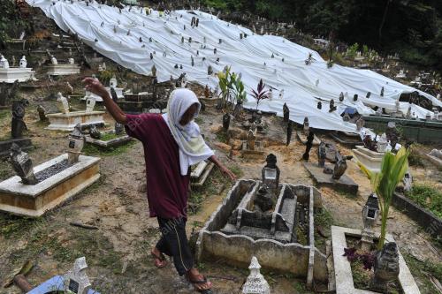 SK02_31122015_KUBUR_RUNTUH