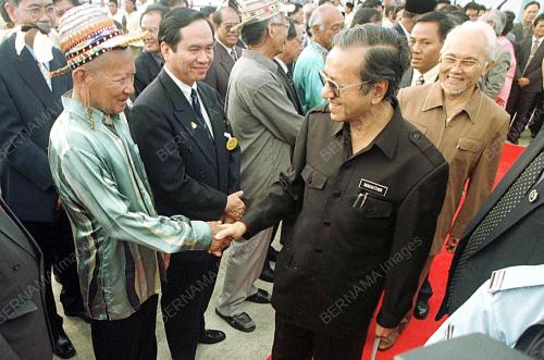 DR MAHATHIR MOHAMAD