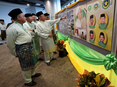TAN SRI ABANG JOHARI TUN OPENG