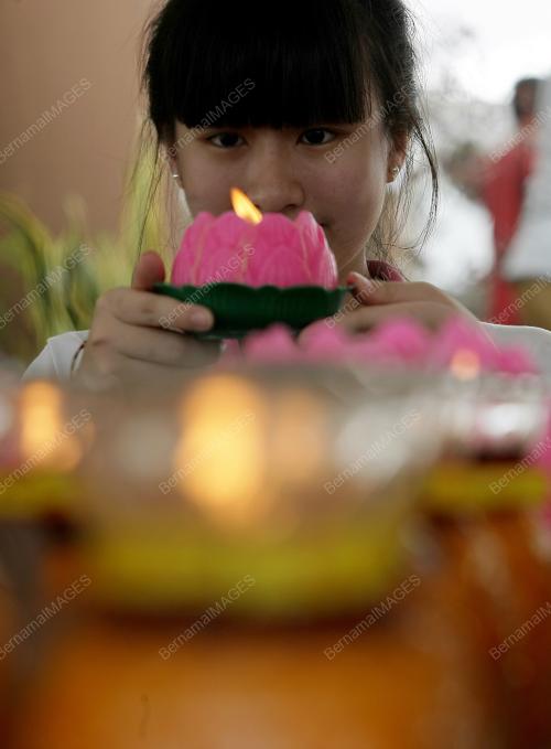 SK03_03052015_HARI_WESAK