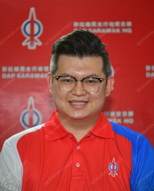 DR KELVINYII LEE WUEN