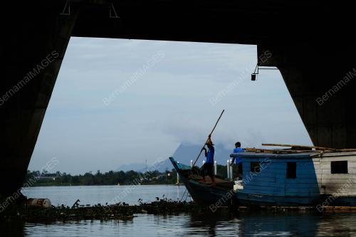 SK03_04012018_SUNGAI_SAMPAH