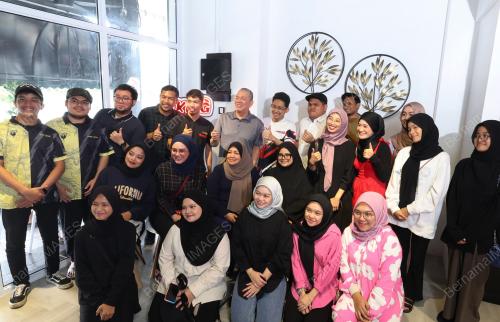 DATUK SERI FADILLAH YUSOF