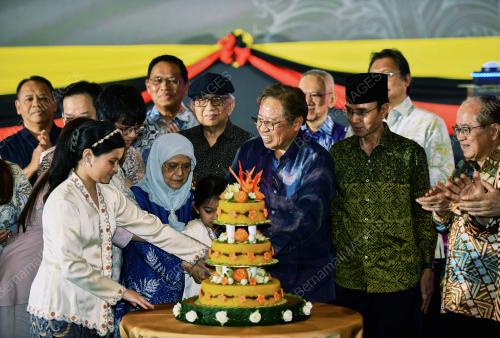 TAN SRI ABANG JOHARI TUN OPENG