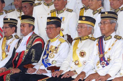 TUN ABANG MUHAMMAD SALAHUDDIN