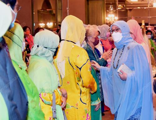 RAJA PERMAISURI AGONG TUNKU HAJAH AZIZAH AMINAH MAIMUNAH ISKANDARIAH