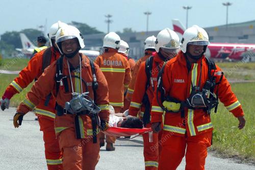 LATIHAN PESAWAT TERHEMPAS