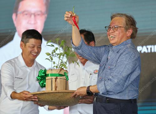 TAN SRI ABANG JOHARI TUN OPENG