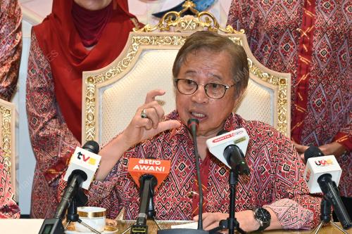 TAN SRI ABANG JOHARI TUN OPENG