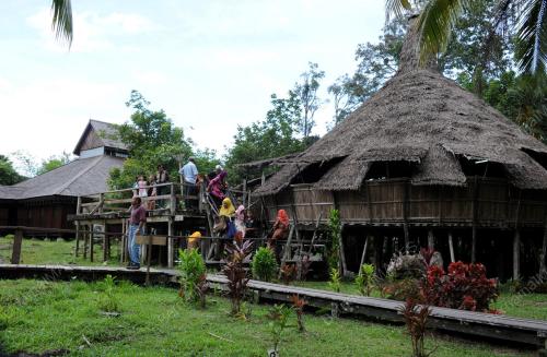 KAMPUNG BUDAYA SARAWAK
