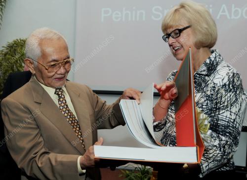 SK03_06122012_CM_SWINBURNE