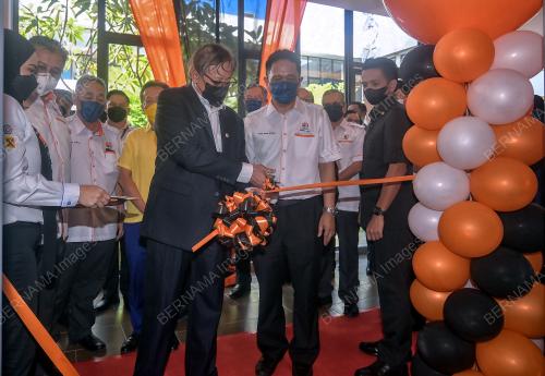 TAN SRI ABANG JOHARI TUN OPENG