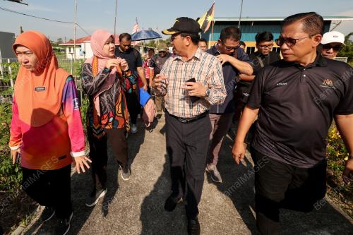 FADHLINA SIDEK