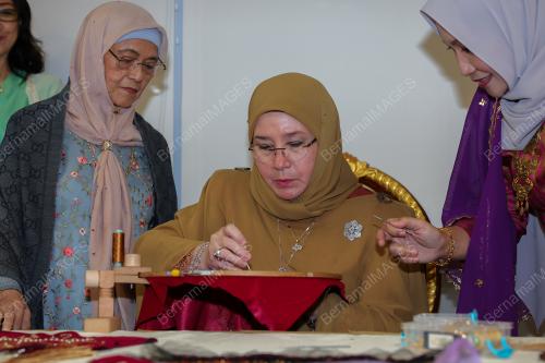 TUNKU HAJAH AZIZAH AMINAH MAIMUNAH ISKANDARIAH
