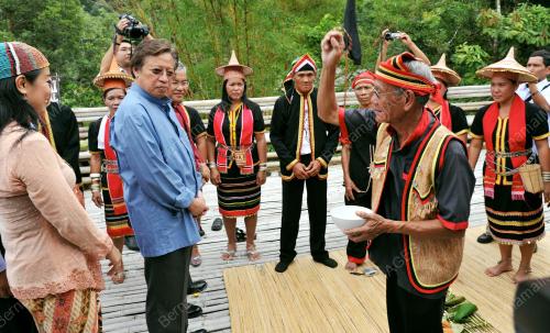 SK03_08022012_GAWAI_PAKEJ