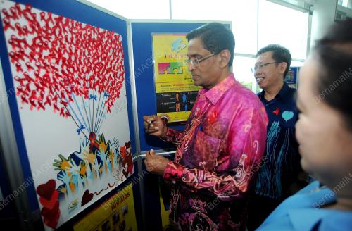SK03_08122016_HARI_AIDS