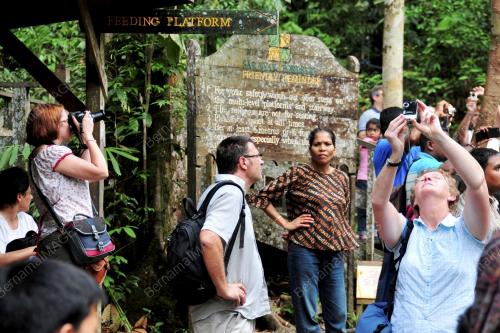 SK03_10122011_PELANCONG
