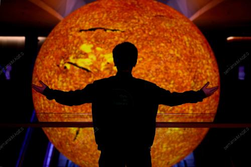 HELIOS : THE SUN