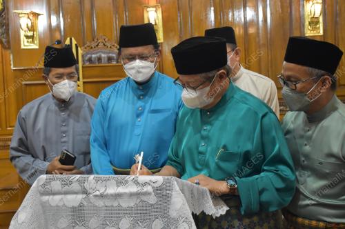 TAN SRI ABANG JOHARI TUN OPENG