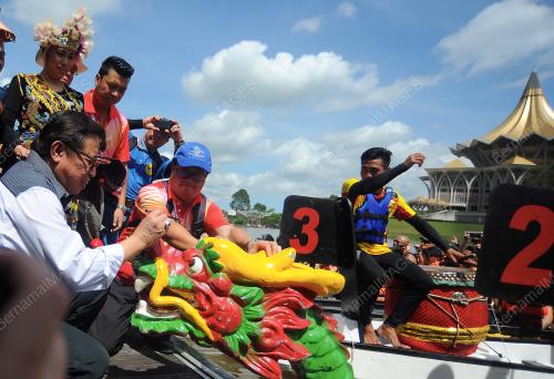 SK03_12112016_PERAHU_NAGA