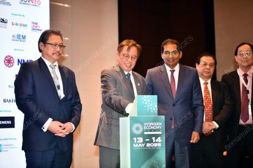 TAN SRI ABANG JOHARI TUN OPENG