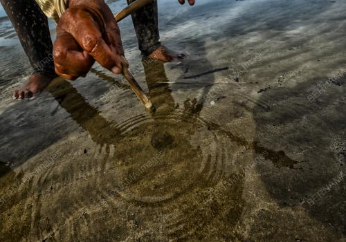 PENCARI AMBAL DI KAMPUNG BUNTAL